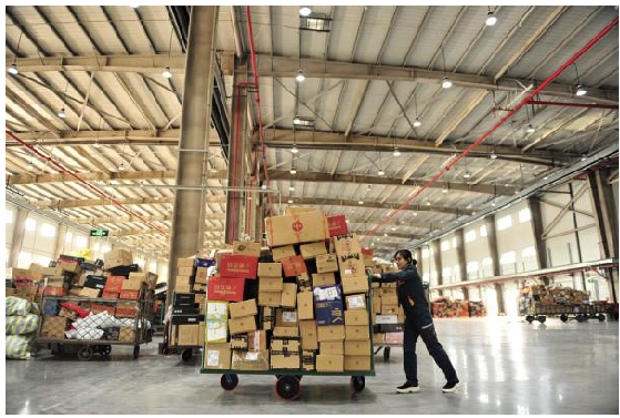 A large number of express delivery waiting to be put into storage