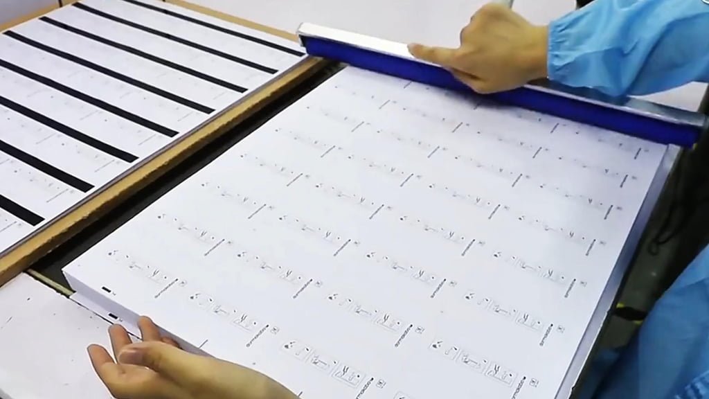 Manual sampling inspection of iD card chips
